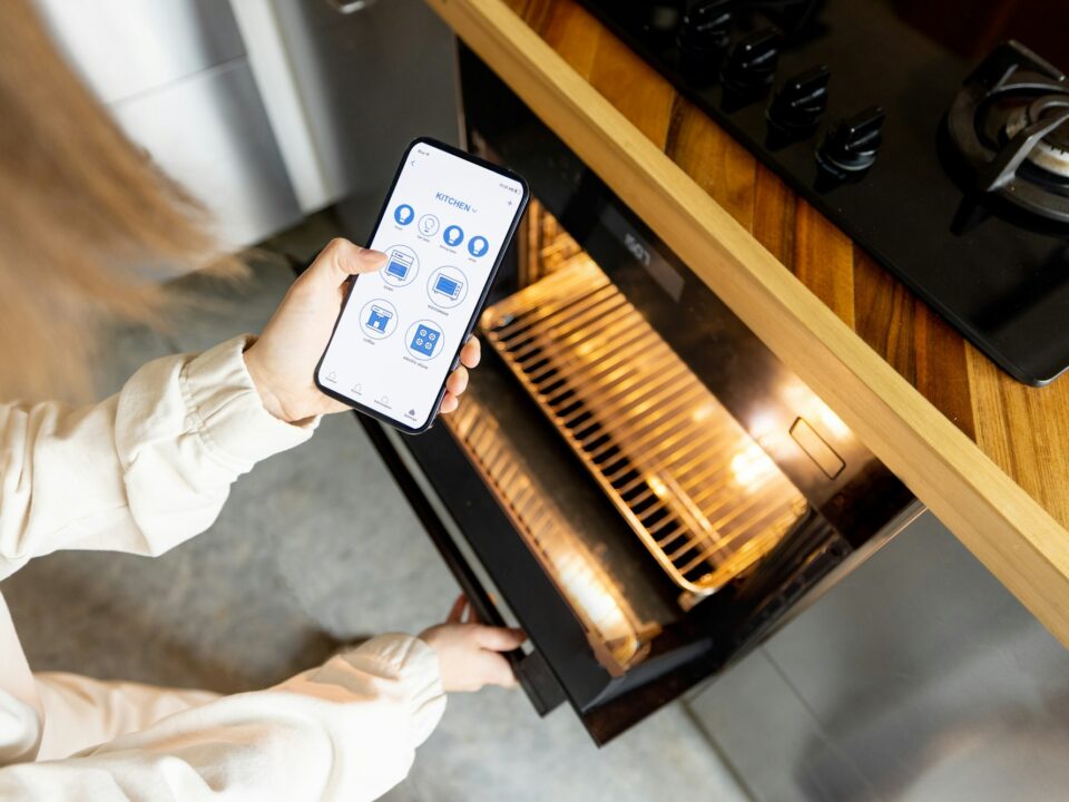 Controlling kitchen appliances with a smart phone